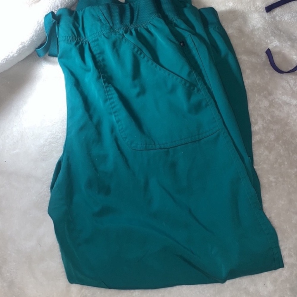 Scrub Set - - Picture 8 of 8